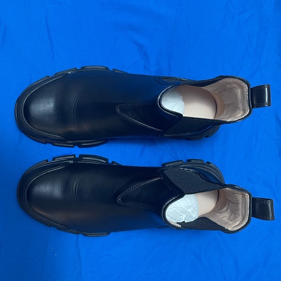 GUCCI Men Chelsea Boots ‼️- New (Only worn ONCE) - Picture 3 of 13